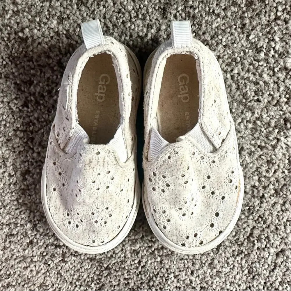 Gap Toddler Girl Eyelet Slip-On Sneakers | Size 5